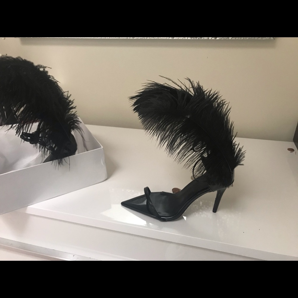 Zcrave open toe ostrich feather sandals. Brand new